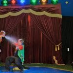 zwei Clowns spielen einen Sketch