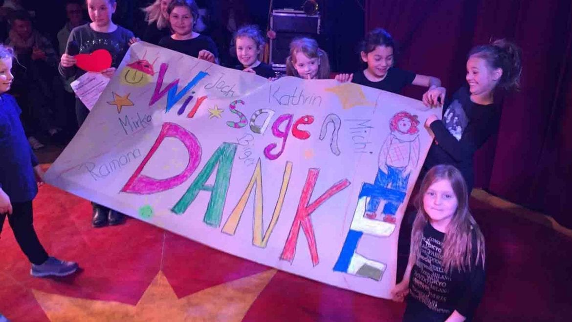 Kinder machen Kunst für den Zirkus