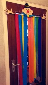 selbstgebastelter Schmuck für Tür und wand